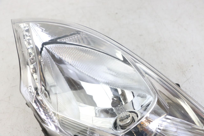 photo de LEFT HEADLIGHT PEUGEOT SATELIS 125 (2013 - 2018)