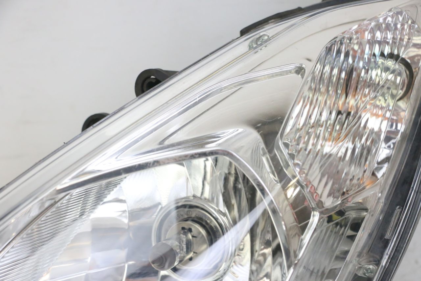 photo de LEFT HEADLIGHT PEUGEOT SATELIS 125 (2013 - 2018)
