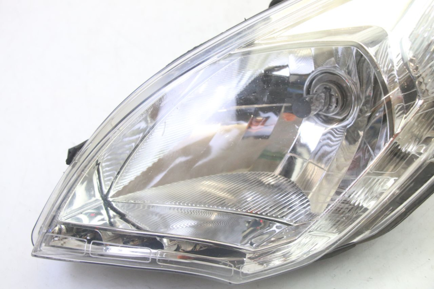 photo de LEFT HEADLIGHT PEUGEOT SATELIS 125 (2010 - 2012)