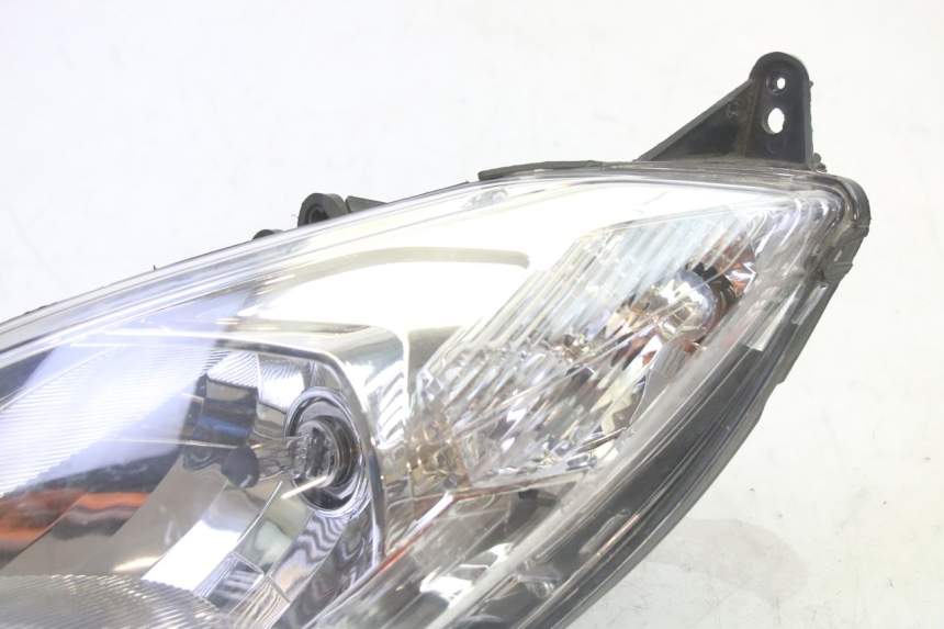 photo de LEFT HEADLIGHT PEUGEOT SATELIS 125 (2010 - 2012)