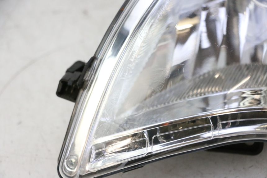 photo de LEFT HEADLIGHT PEUGEOT SATELIS 125 (2013 - 2018)