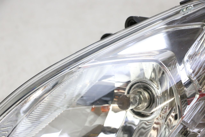 photo de LEFT HEADLIGHT PEUGEOT SATELIS 125 (2013 - 2018)