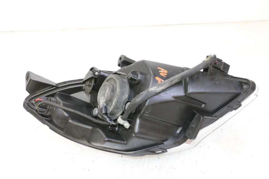 photo de LEFT HEADLIGHT PEUGEOT SATELIS 125 (2013 - 2018)