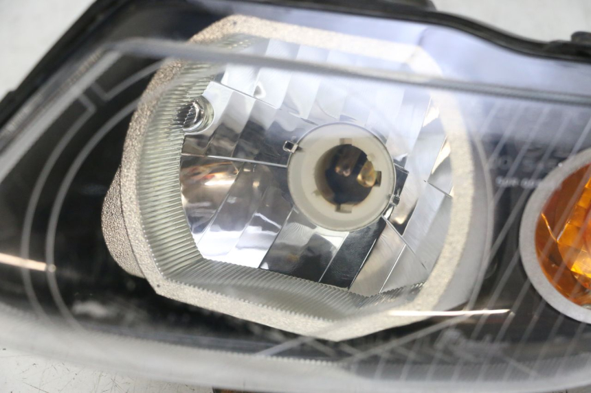 photo de LEFT HEADLIGHT YAMAHA TZR 50 (2008 - 2016) - Fixing points details