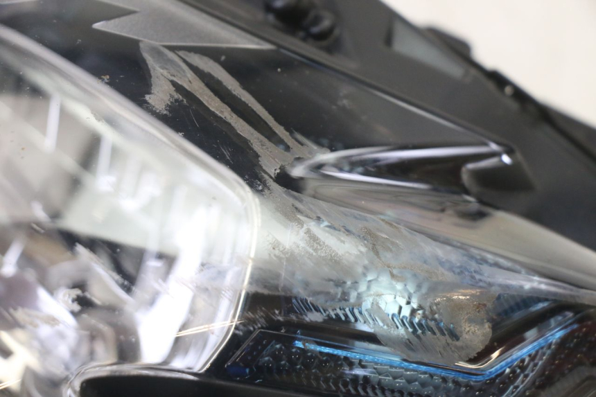 photo de HEADLIGHT SUZUKI GSR 750 (2011 - 2017)