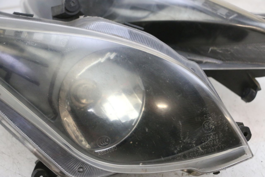 photo de HEADLIGHT JM MOTORS GTS 125 (2015 - 2019) - Distinctive features
