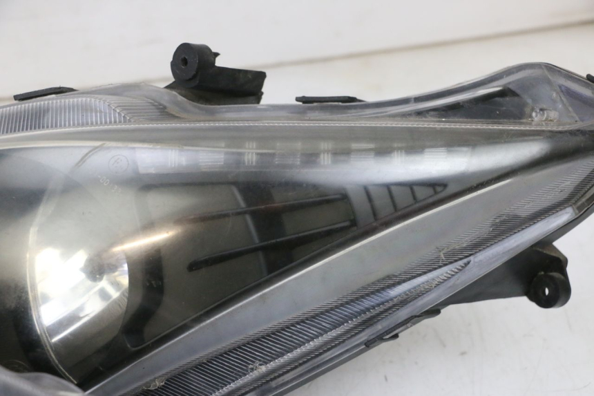 photo de HEADLIGHT JM MOTORS GTS 125 (2015 - 2019) - Detailed visual inspection
