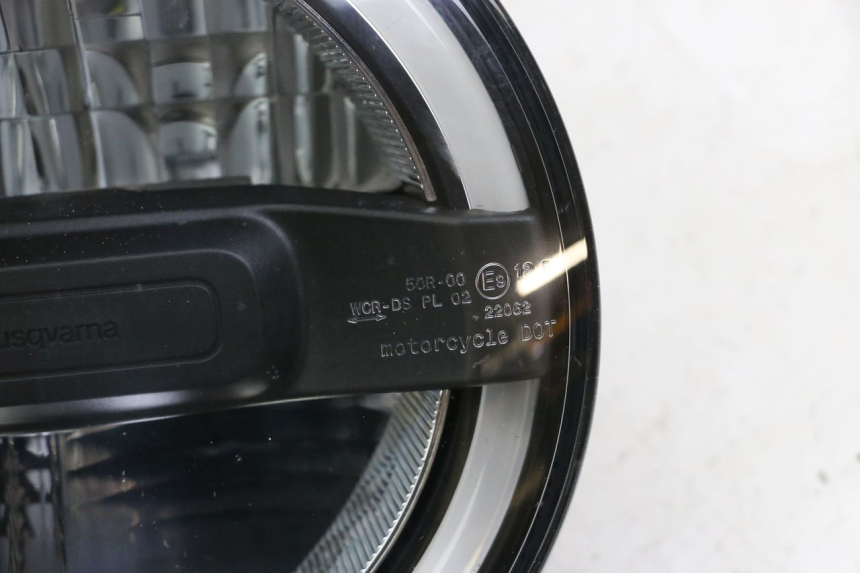 photo de HEADLIGHT HUSQVARNA SVARTPILEN 401 (2018 - 2023)