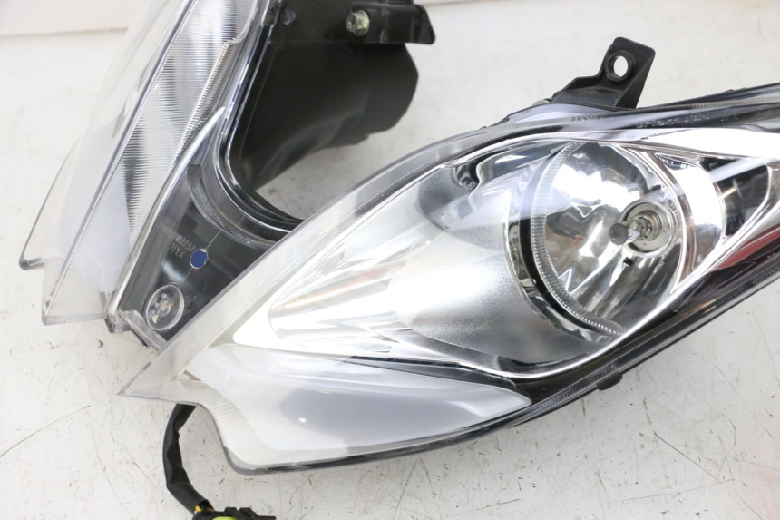 photo de HEADLIGHT PIAGGIO MP3 HPE 300 (2019 - 2026) - Supplementary product photo