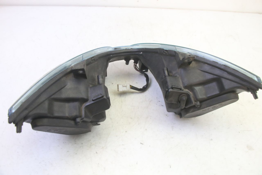 photo de HEADLIGHT PIAGGIO MP3 RL 250 (2007 - 2010) - Surface and material condition