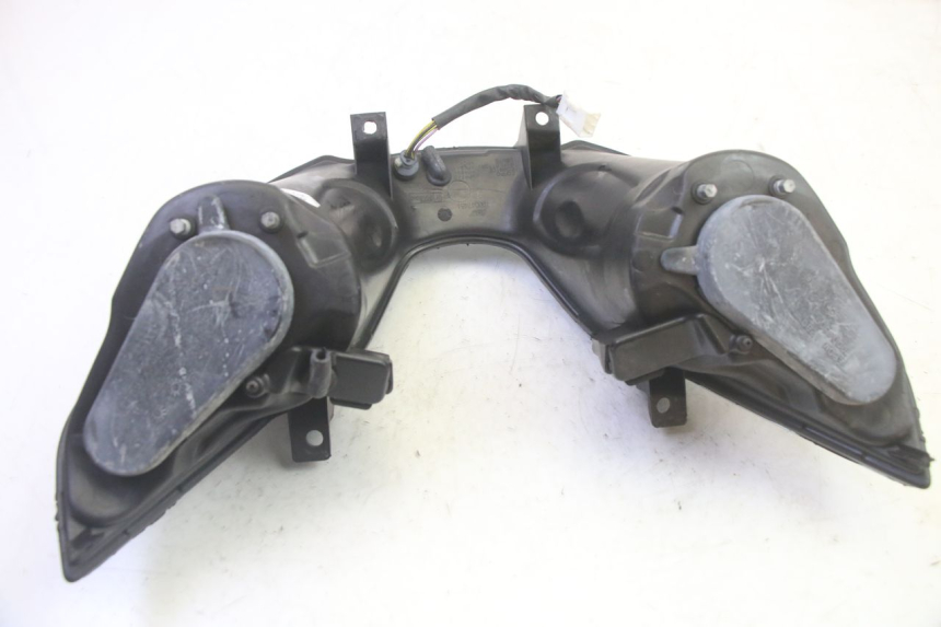 photo de HEADLIGHT PIAGGIO MP3 RL 250 (2007 - 2010) - Surface and material condition