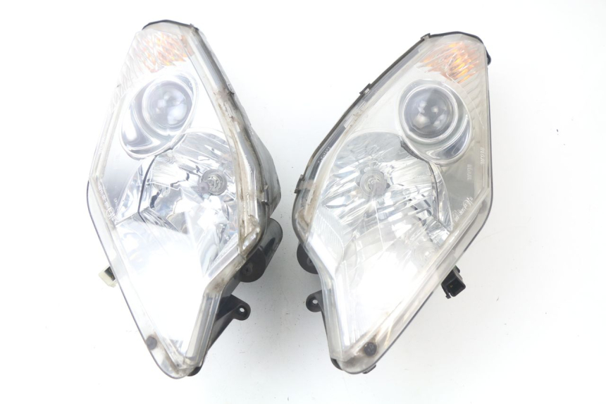 photo de HEADLIGHT PEUGEOT SATELIS 125 (2006 - 2009)