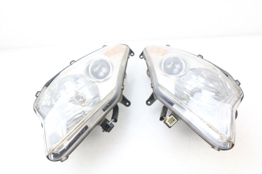 photo de HEADLIGHT PEUGEOT SATELIS 125 (2010 - 2012)