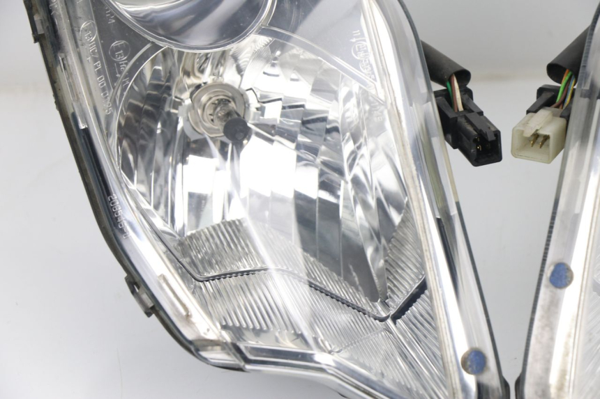 photo de HEADLIGHT PEUGEOT SATELIS COMPRESSOR K15 125 (2006 - 2009)