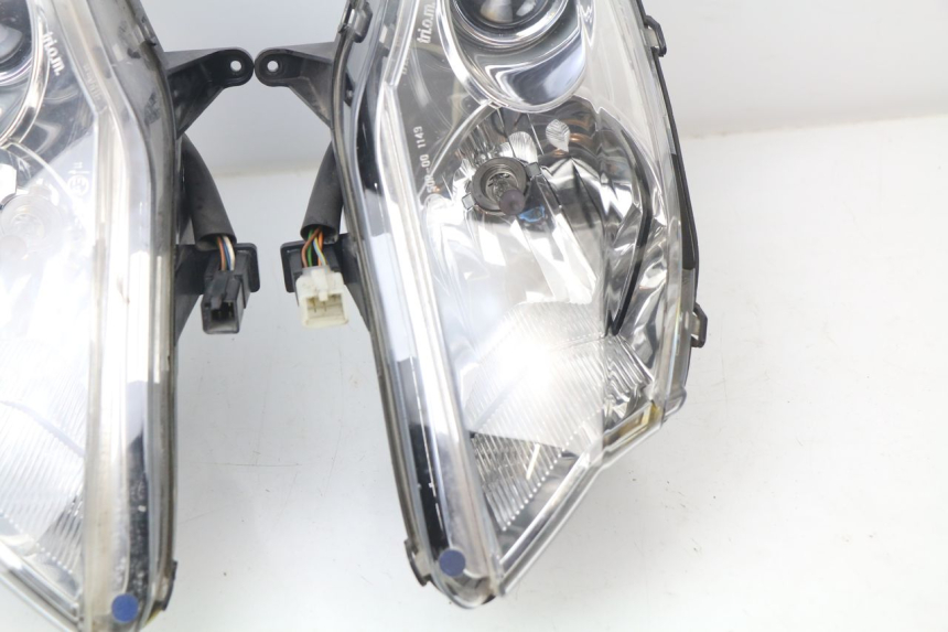 photo de HEADLIGHT PEUGEOT SATELIS COMPRESSOR K15 125 (2006 - 2009)