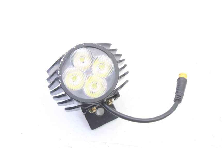 photo de HEADLIGHT HERO S10 1