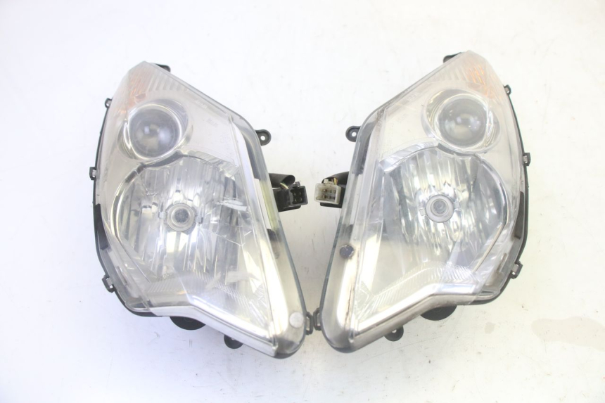 photo de HEADLIGHT PEUGEOT SATELIS 125 (2006 - 2009)