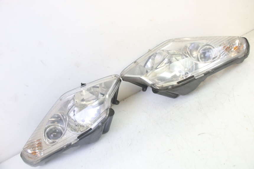 photo de HEADLIGHT PEUGEOT SATELIS 125 (2006 - 2009)