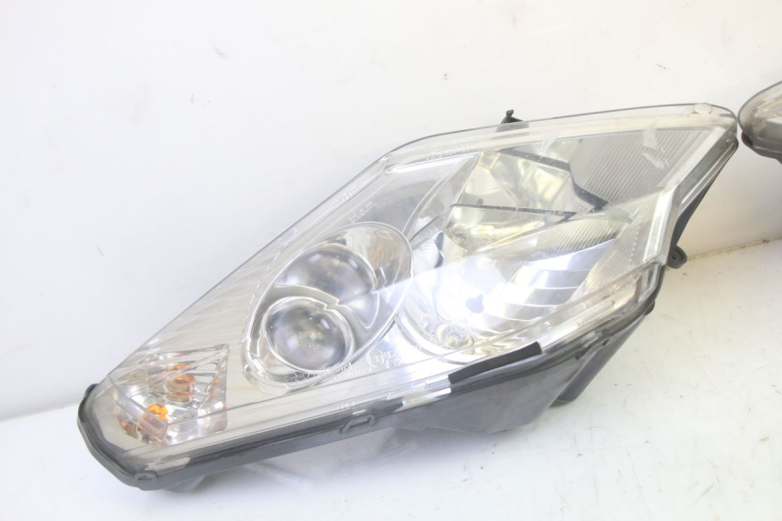 photo de HEADLIGHT PEUGEOT SATELIS 125 (2006 - 2009)