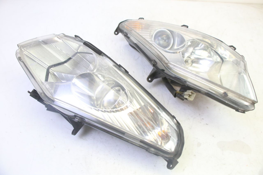 photo de HEADLIGHT PEUGEOT SATELIS 125 (2006 - 2009)