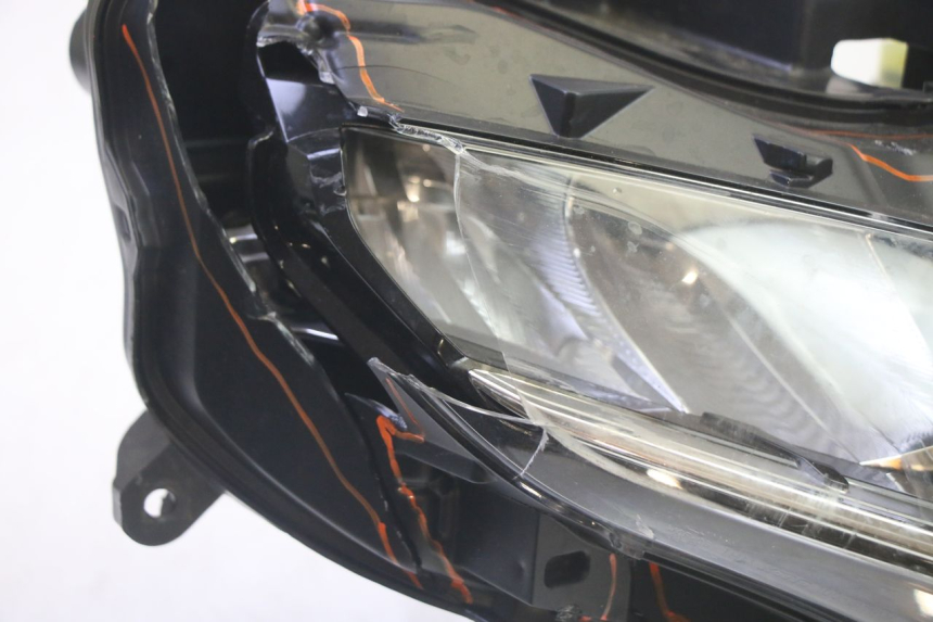 photo de HEADLIGHT YAMAHA TRICITY 300 (2020 - 2024) - Product overview