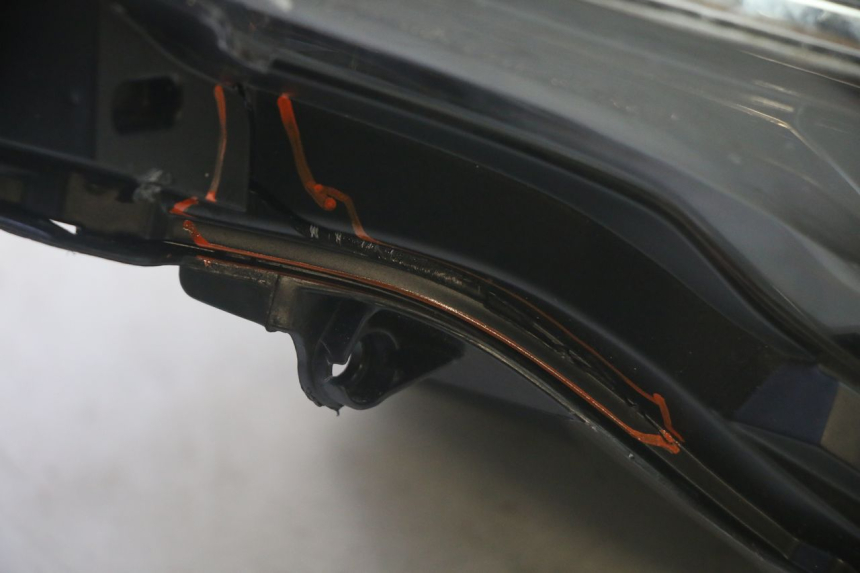 photo de HEADLIGHT YAMAHA TRICITY 300 (2020 - 2024) - Surface and material condition