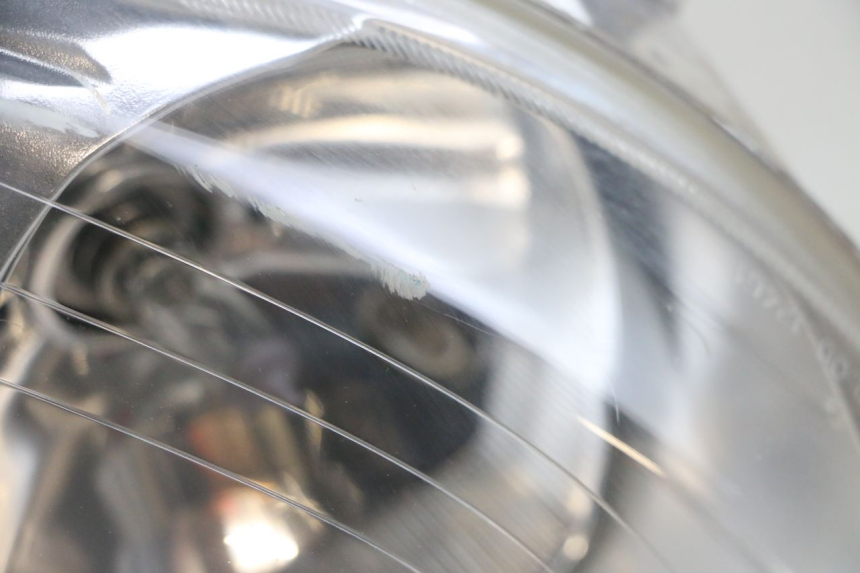 photo de FRONT HEADLIGHT YAMAHA X-MAX XMAX 125 (2010 - 2013) - Alternative perspective