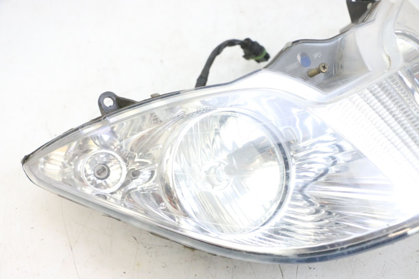 photo de FRONT HEADLIGHT PIAGGIO X8 125 (2004 - 2007) - Component detail