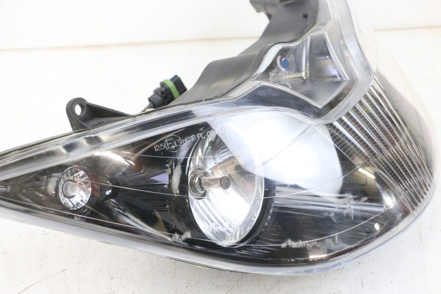 photo de FRONT HEADLIGHT PIAGGIO XEVO - X EVO 125 (2007 - 2016) - Component detail