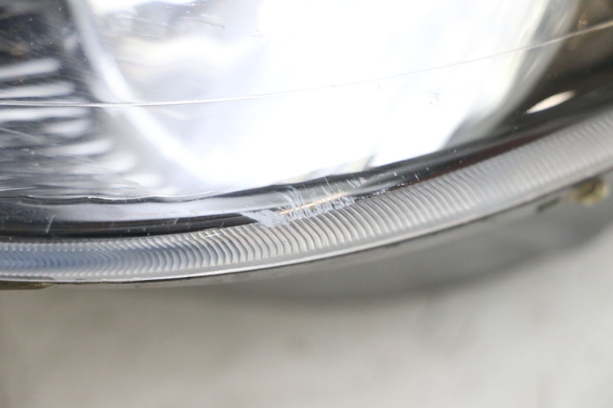 photo de FRONT HEADLIGHT PIAGGIO XEVO - X EVO 125 (2007 - 2016) - Additional view of the item