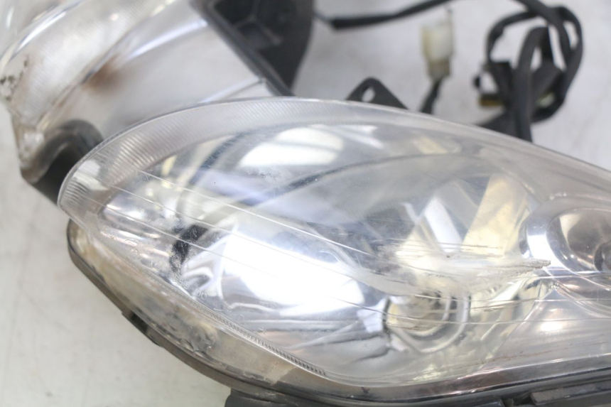 photo de FRONT HEADLIGHT YAMAHA XMAX X-MAX 125 (2006 - 2009)