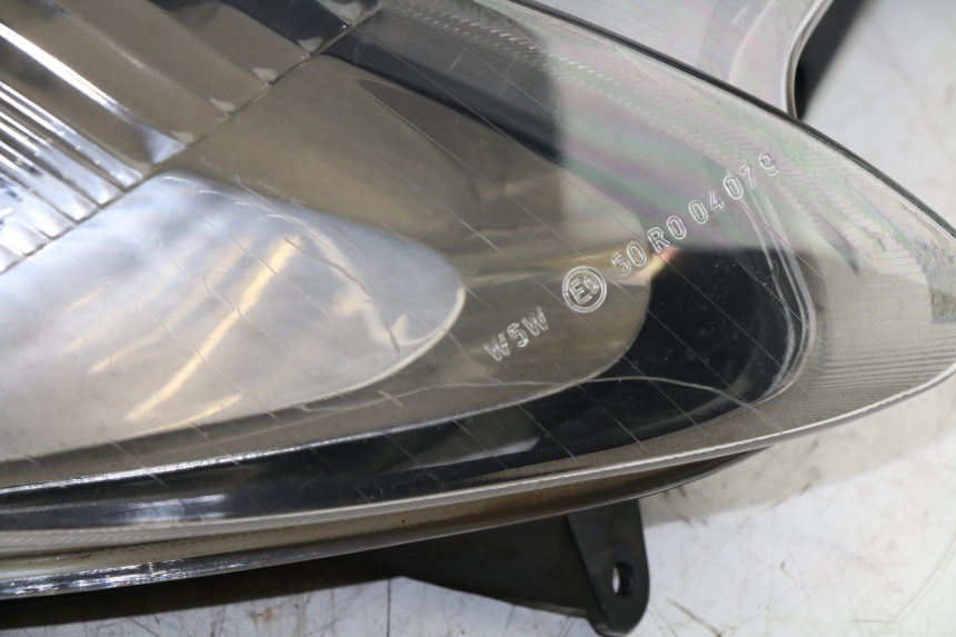 photo de FRONT HEADLIGHT YAMAHA YP MAJESTY 125 (2002 - 2006)