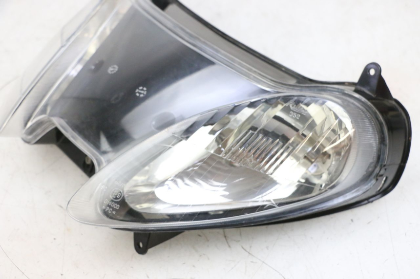 photo de FRONT HEADLIGHT YAMAHA YP MAJESTY 125 (2002 - 2006) - Technical close-up