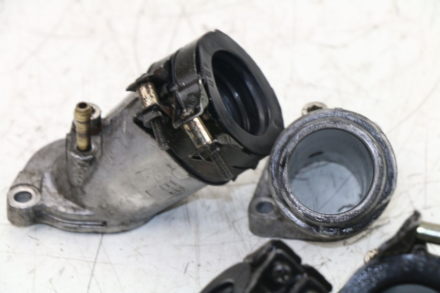 photo de INTAKE PIPE YAMAHA XJS DIVERSION 600 (1997 - 1999)