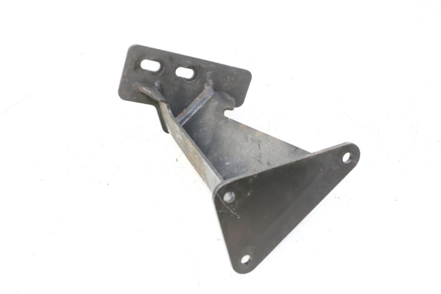 photo de REAR RIGHT FOOTREST MOUNT QUADRO 4 4D 350 (2015 - 2018)