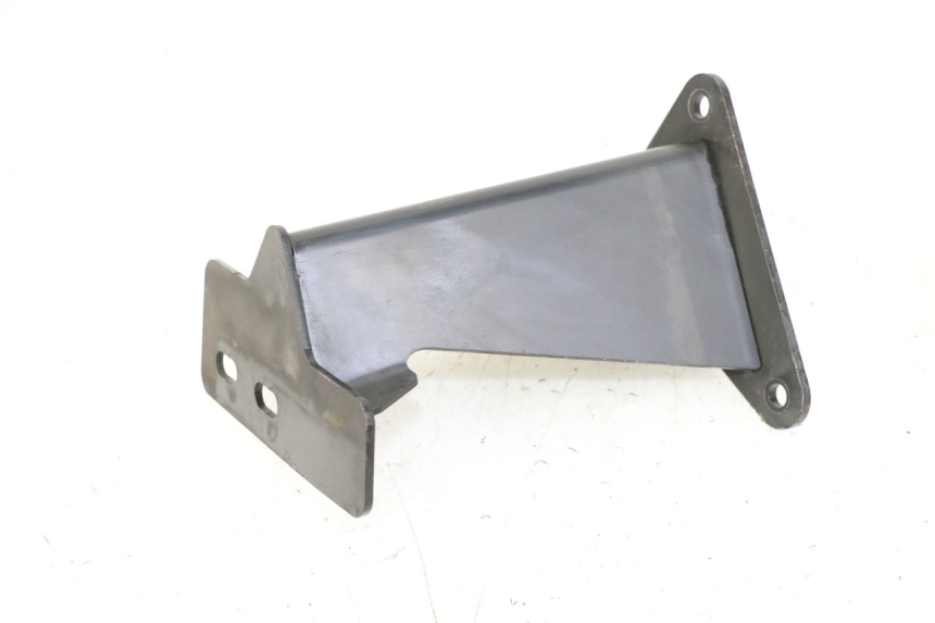 photo de REAR RIGHT FOOTREST MOUNT QUADRO 4 4D 350 (2015 - 2018)