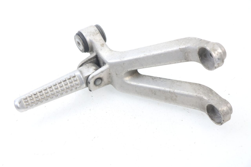 photo de REAR RIGHT FOOTREST MOUNT HONDA CBR 919 RR FIREBLADE 900 (1998 - 1999)