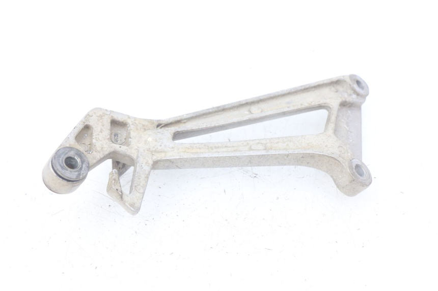 photo de REAR RIGHT FOOTREST MOUNT HONDA CBR R 125 (2003 - 2006)