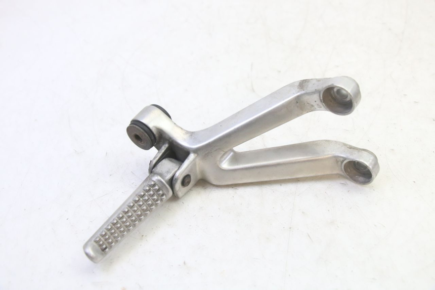 photo de REAR RIGHT FOOTREST MOUNT HONDA CBR RR FIREBLADE 900 (1992 - 1994)