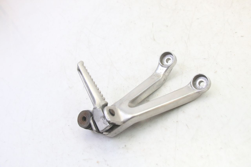 photo de REAR RIGHT FOOTREST MOUNT HONDA CBR RR FIREBLADE 900 (1992 - 1994)