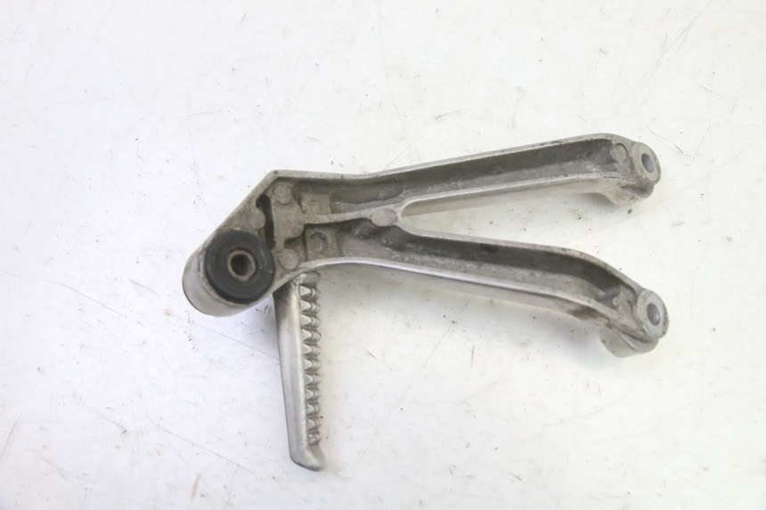 photo de REAR RIGHT FOOTREST MOUNT HONDA CBR RR FIREBLADE 900 (1992 - 1994)