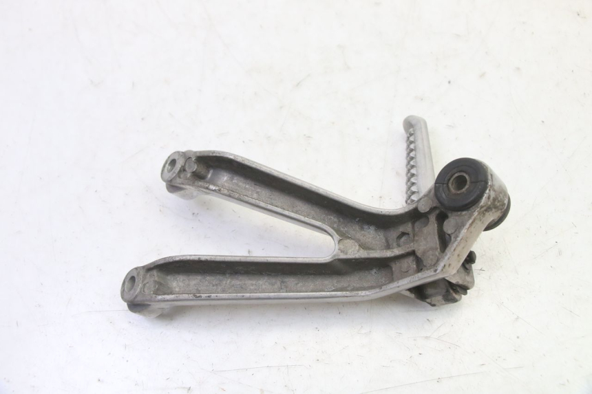 photo de REAR RIGHT FOOTREST MOUNT HONDA CBR RR FIREBLADE 900 (1992 - 1994)
