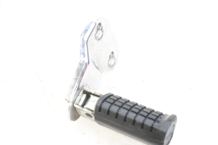 photo de REAR RIGHT FOOTREST MOUNT APRILIA CLASSIC 125 (1995 - 2001)