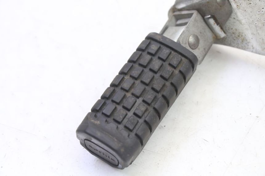 photo de REAR RIGHT FOOTREST MOUNT APRILIA CLASSIC 125 (1995 - 2001)