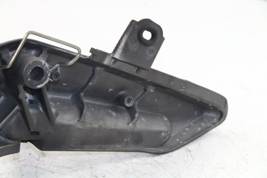 photo de REAR RIGHT FOOTREST MOUNT HONDA FJS SILVER WING SILVERWING 400 (2005 - 2008)