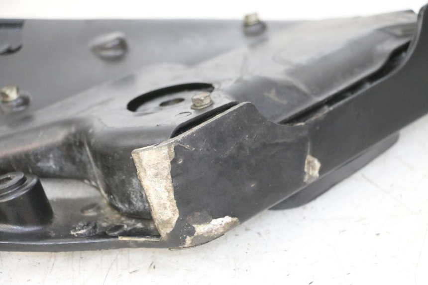 photo de REAR RIGHT FOOTREST MOUNT GILERA NEXUS 300 (2008 - 2013)