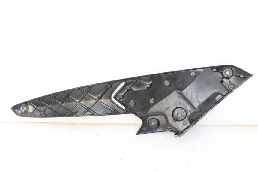 photo de REAR RIGHT FOOTREST MOUNT GILERA NEXUS 300 (2008 - 2013)