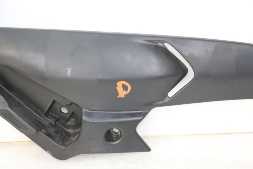 photo de REAR RIGHT FOOTREST MOUNT GILERA NEXUS 300 (2008 - 2013)