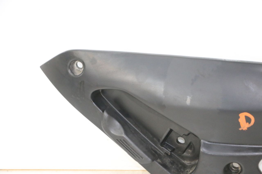 photo de REAR RIGHT FOOTREST MOUNT GILERA NEXUS 300 (2008 - 2013)
