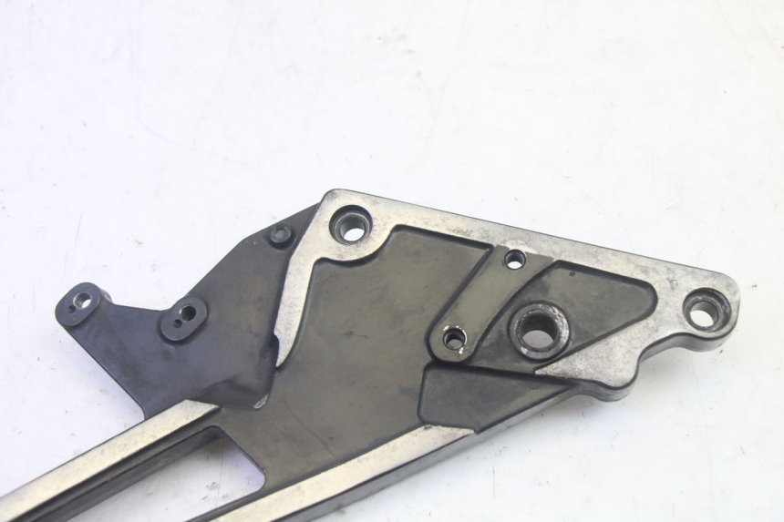 photo de REAR RIGHT FOOTREST MOUNT KAWASAKI GPZ RX 1000 (1986 - 1988) - Zoom on usage condition